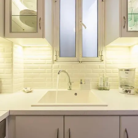 Apartment New! Bright & Remodeled 1bed 2min Walk To Acropolis