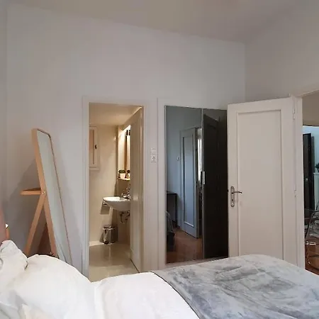 Cozy In Kolonaki. Apartment Athens