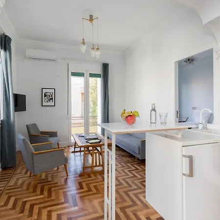 Troon Of Lejlighedshotel Athen