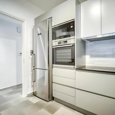 Bright Spacious Luxury In Prime *