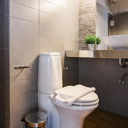 Artists' Favorite Spacious Loft Near Acropolis!!