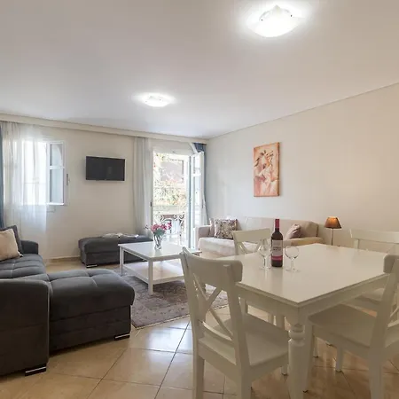 Urbanstay Aparthotel 3*