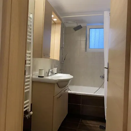 Elegant Glyfada Apartment-private Garden-near Metro Apartmán *