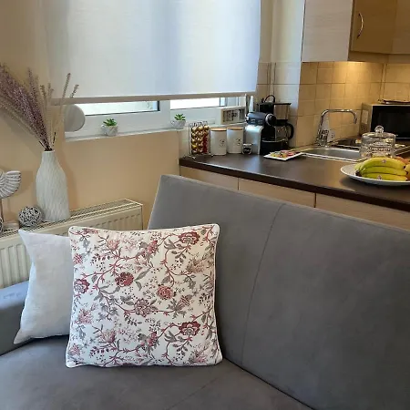 Elegant Glyfada Apartment-private Garden-near Metro Apartmán Atény