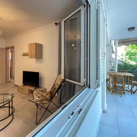 Downtown Retreat 67sqm In Neos Kosmos *
