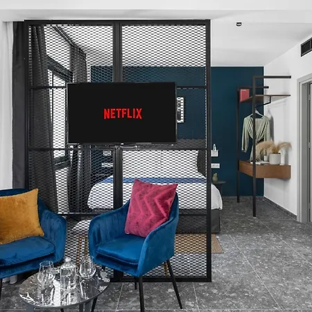 Play Theatrou Hotel