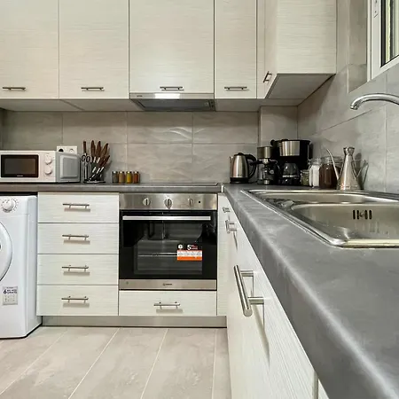 Downtown Retreat 67sqm In Neos Kosmos