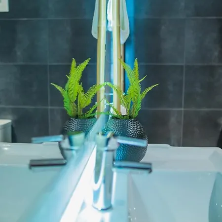 Noho Boutique , Premium Living Lazeon 7 דירה
