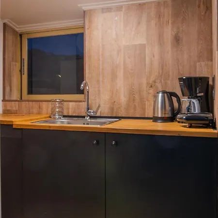 Noho Boutique , Premium Living Lazeon 7 דירה *