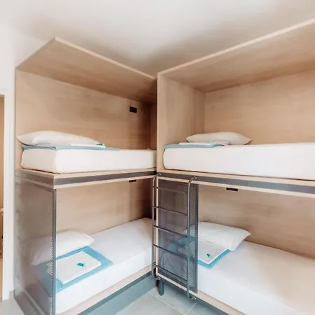 Backpackers Hostel *