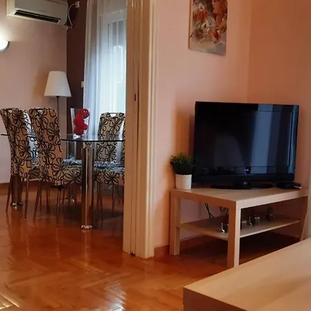 Georgia's Cozy In Koukaki *