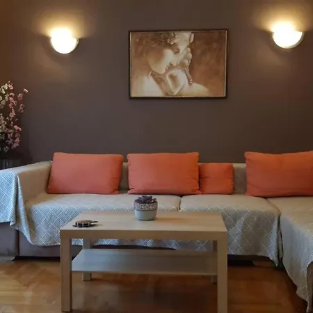 Georgia's Cozy In Koukaki *