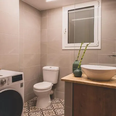 Luxury With Acropolis View Terrace And Jacuzzi In The Heart Of - Living Stone Azurite Athene