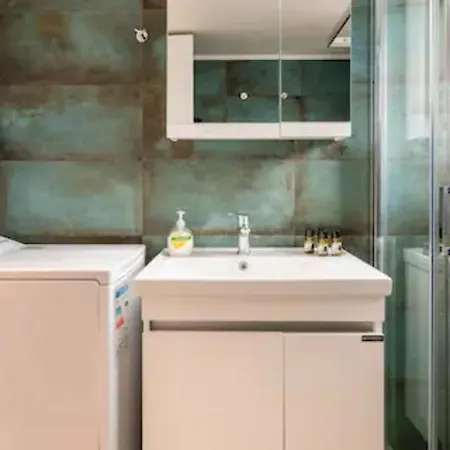 βright Walled Designed In Glyfada Center * Афины