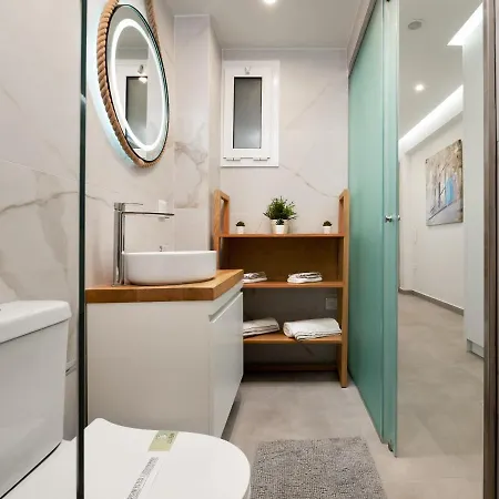 New Luxury In The Heart Of Thiseio. *