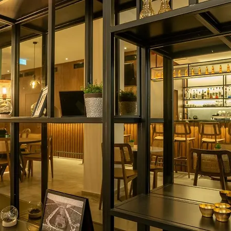 Metis Urbane Living Spaces Apartahotel