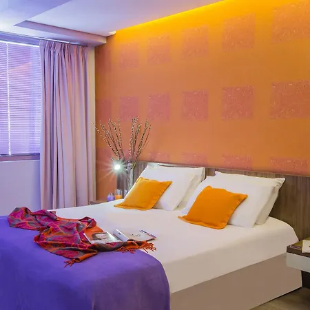 Novus 4* Athen