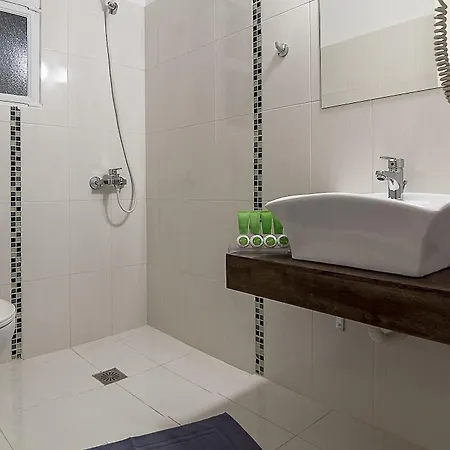 Ares Hotel 2*