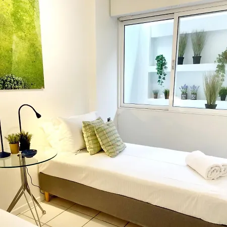 Apartment Vouliagmeni's Secret Garden Near The Sea