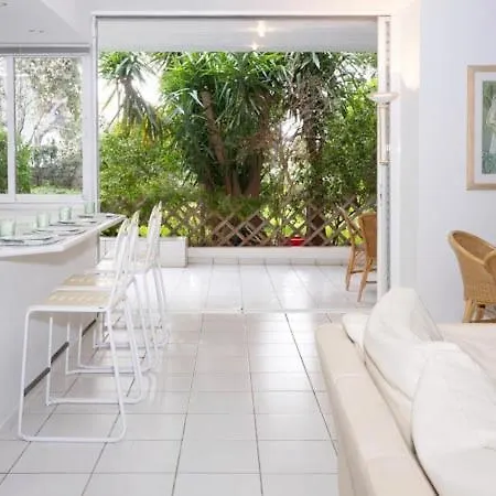 Apartment Vouliagmeni's Secret Garden Near The Sea