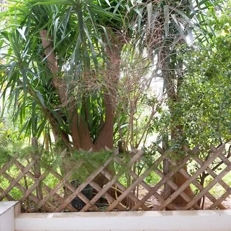 Vouliagmeni's Secret Garden Near The Sea Apartment Athens