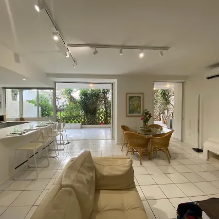 Apartment Vouliagmeni's Secret Garden Near The Sea *