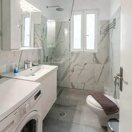 Psiri Gem From In Vivo Apartments- Spacious 1st Floor With Balcony In Athens' Historic Center