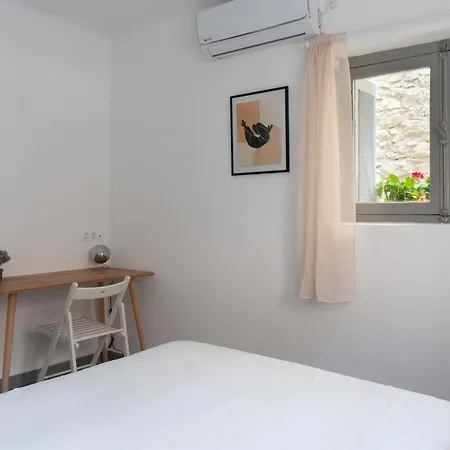 Hostal Dioskouros *