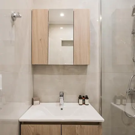 Stellar 3br With Balcony By Upstreet Apartment *
