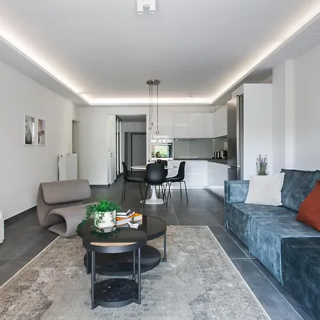 Stellar 3br With Balcony By Upstreet *