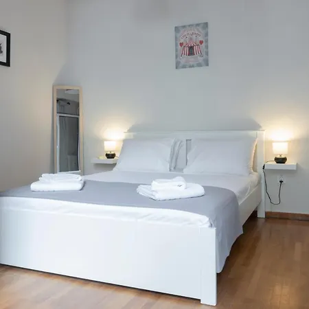 Apartment Spacious Flat In The Heart Of Athens! Athens