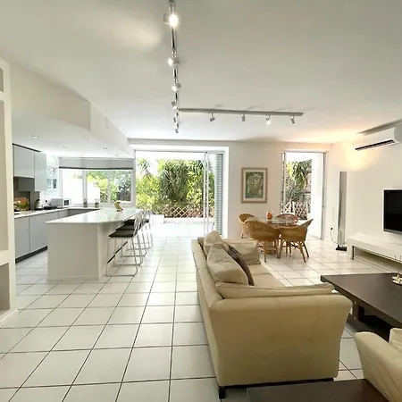 Apartment Vouliagmeni's Secret Garden Near The Sea