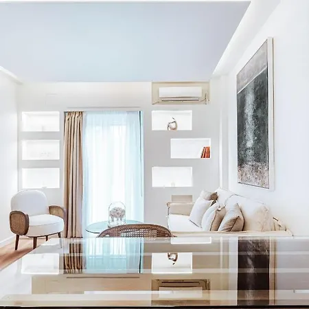 Luxury In The Heart Of The - 1br Athens