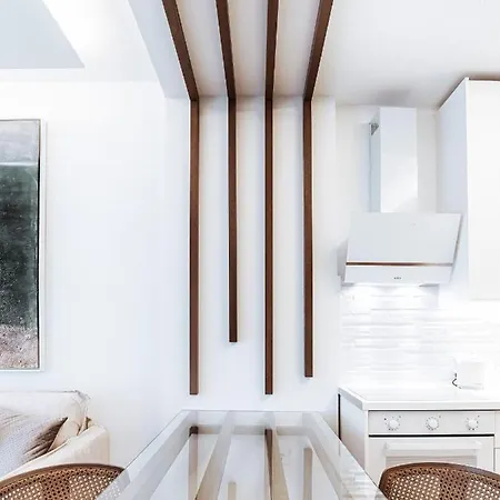 Luxury In The Heart Of The - 1br Athens