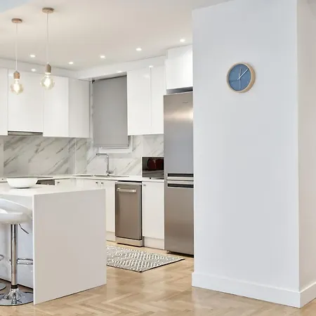 Spacious 2bd In Prime Location Next To Divani