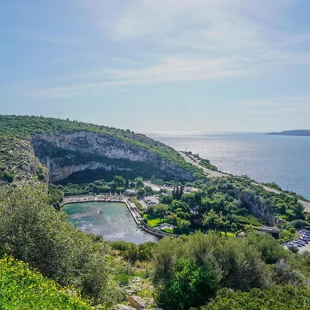 Vouliagmeni Stylish Homes By Blupine