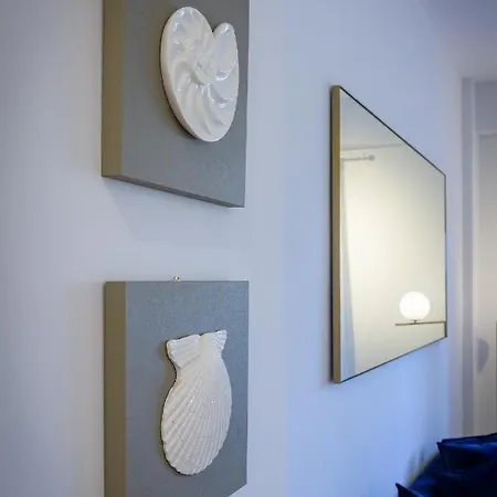 Apartment Lush Sapphire Steps From Acropolis & Plaka!