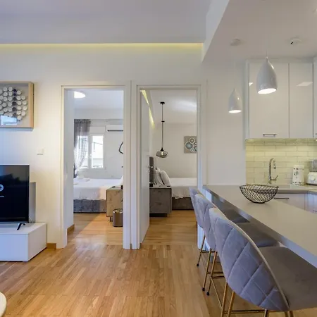 Lush Sapphire Steps From Acropolis & Plaka! Apartment *