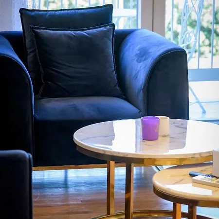 Apartment Lush Sapphire Steps From Acropolis & Plaka!