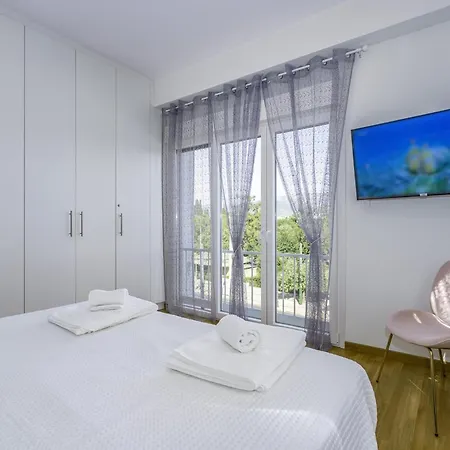 Apartment Lush Sapphire Steps From Acropolis & Plaka! *