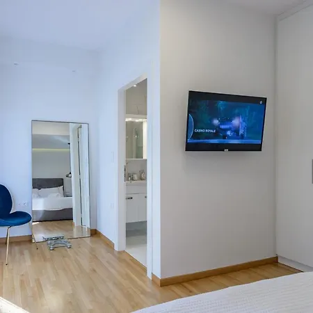 Lush Sapphire Steps From Acropolis & Plaka! Apartment *