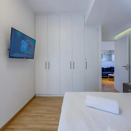 Lush Sapphire Steps From Acropolis & Plaka! Apartment