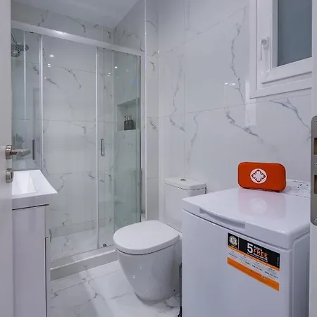 Apartment Lush Sapphire Steps From Acropolis & Plaka! Athens