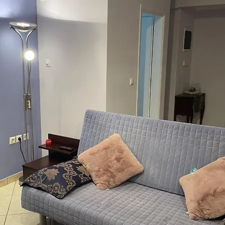 Awesome 3' From Metro Apartment