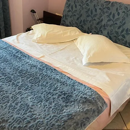 Awesome 3' From Metro Apartment Athens