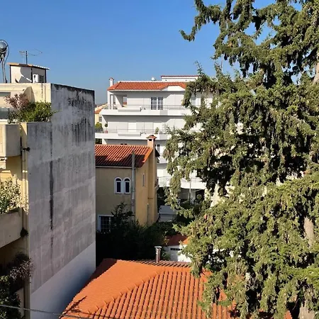 Awesome 3' From Metro * Athens