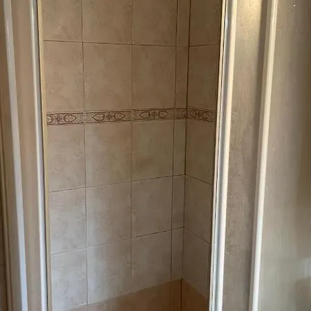 Apartment Awesome 3' From Metro *
