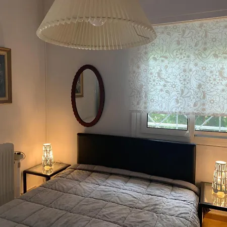 Awesome 3' From Metro Apartment