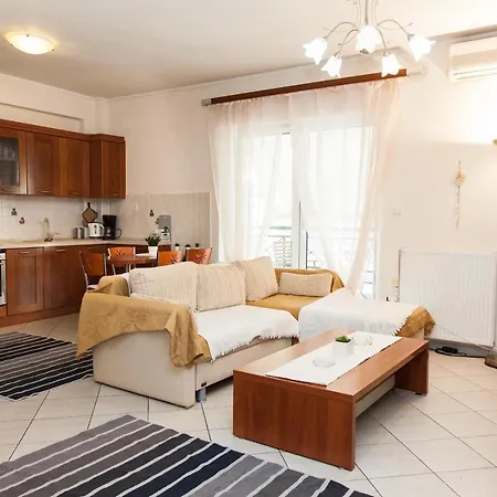 Lovely In Peristeri Apartment