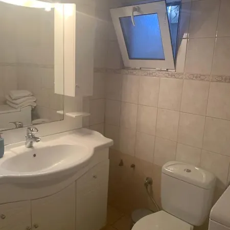 Awesome 3' From Metro Apartment *